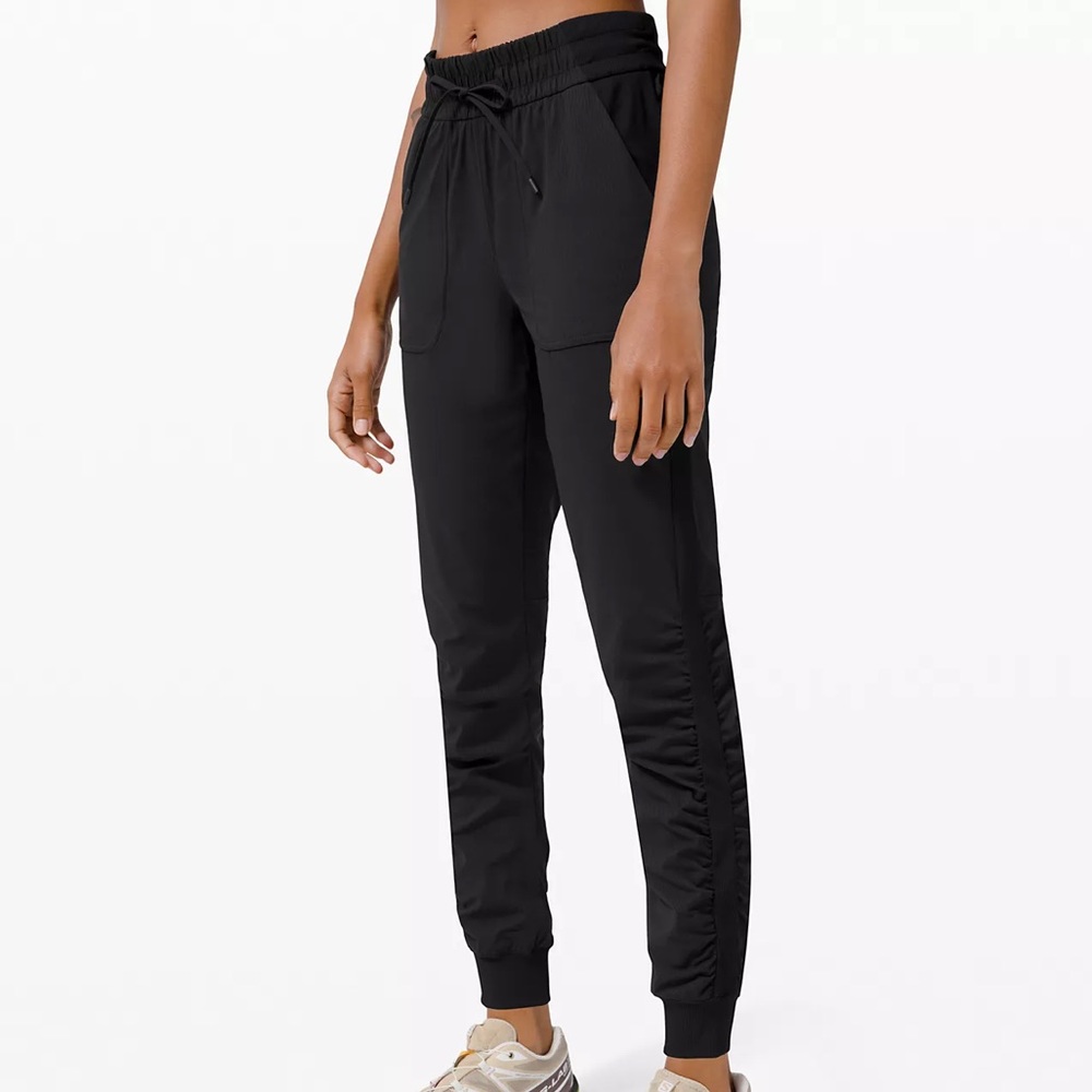 *SOLD * LULULEMON BEYOND THE STUDIO JOGGER